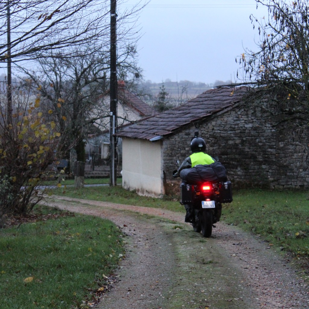The beginning of the adventure: rain and yellow&nbsp;jackets
